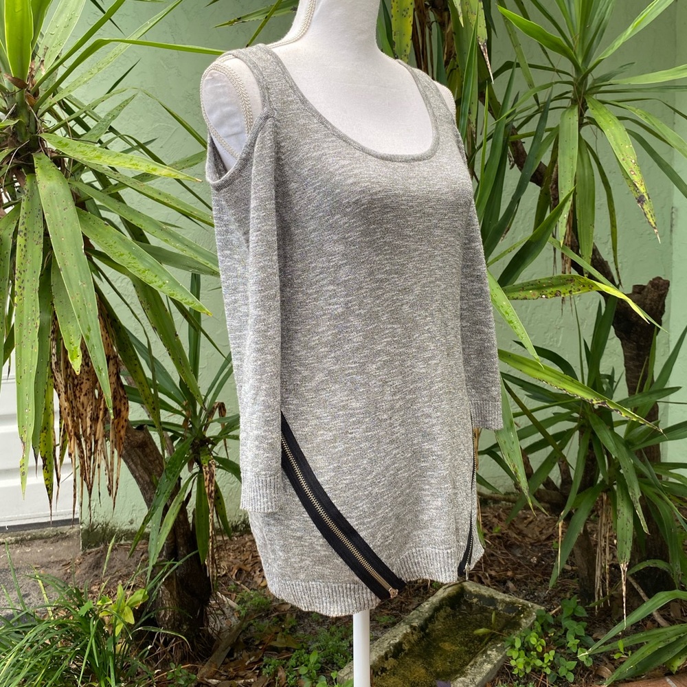 Gray Cold Shoulder Zipper Sweater